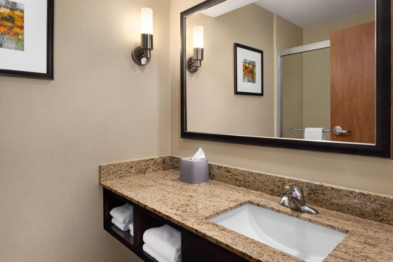 Holiday Inn Express Hotel & Suites Edmond By Ihg Екстериор снимка