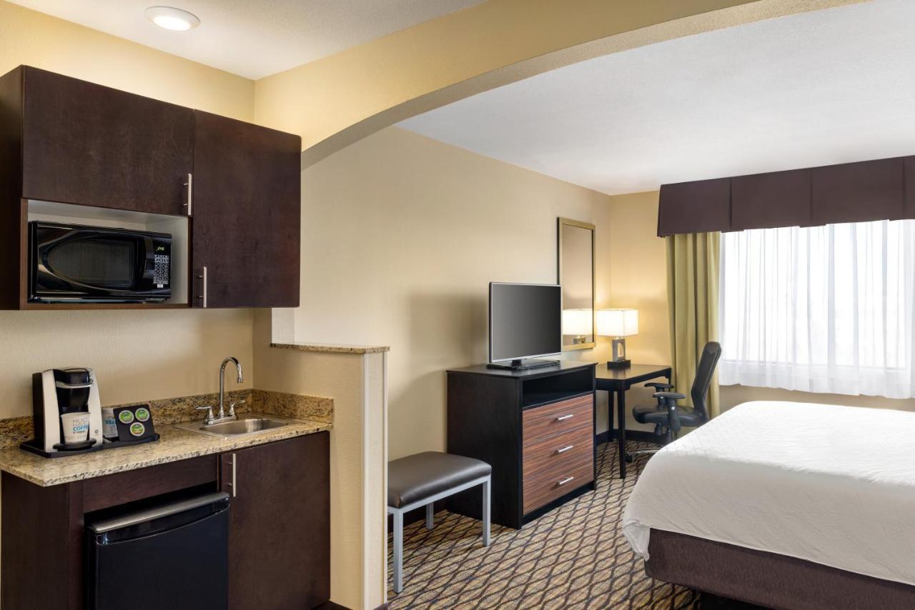 Holiday Inn Express Hotel & Suites Edmond By Ihg Екстериор снимка