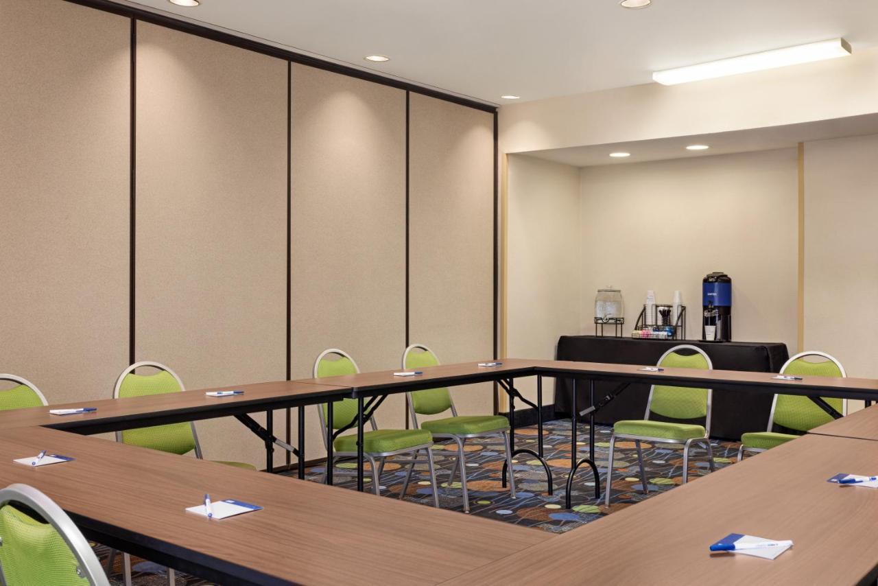 Holiday Inn Express Hotel & Suites Edmond By Ihg Екстериор снимка