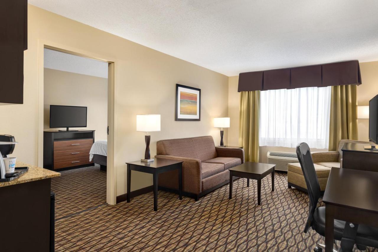 Holiday Inn Express Hotel & Suites Edmond By Ihg Екстериор снимка
