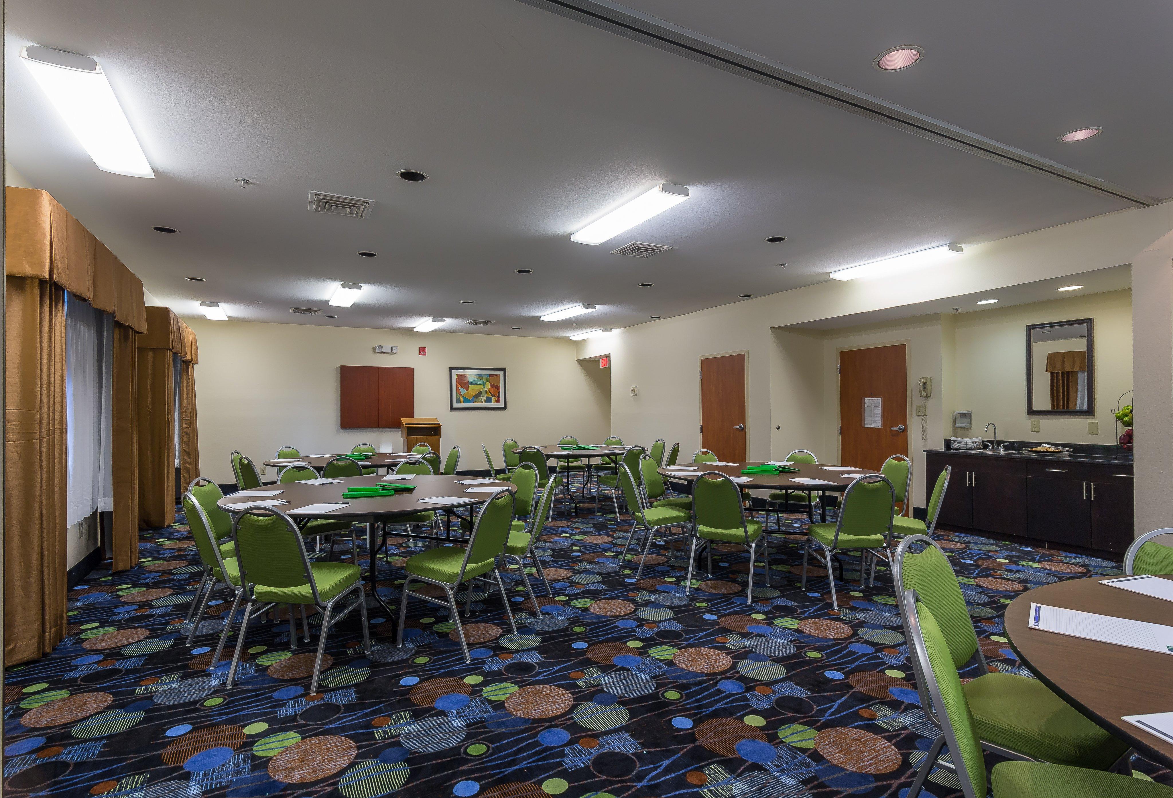 Holiday Inn Express Hotel & Suites Edmond By Ihg Екстериор снимка